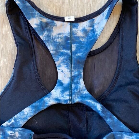 Lululemon Mesh With Me Tank‎ Blue 2 Like New - Picture 3 of 9